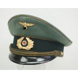 Wehrmacht: Schirmmütze für Generale.Feldgraues Tuch, dunkelgrüner Bund, mit goldenen Vorstößen,