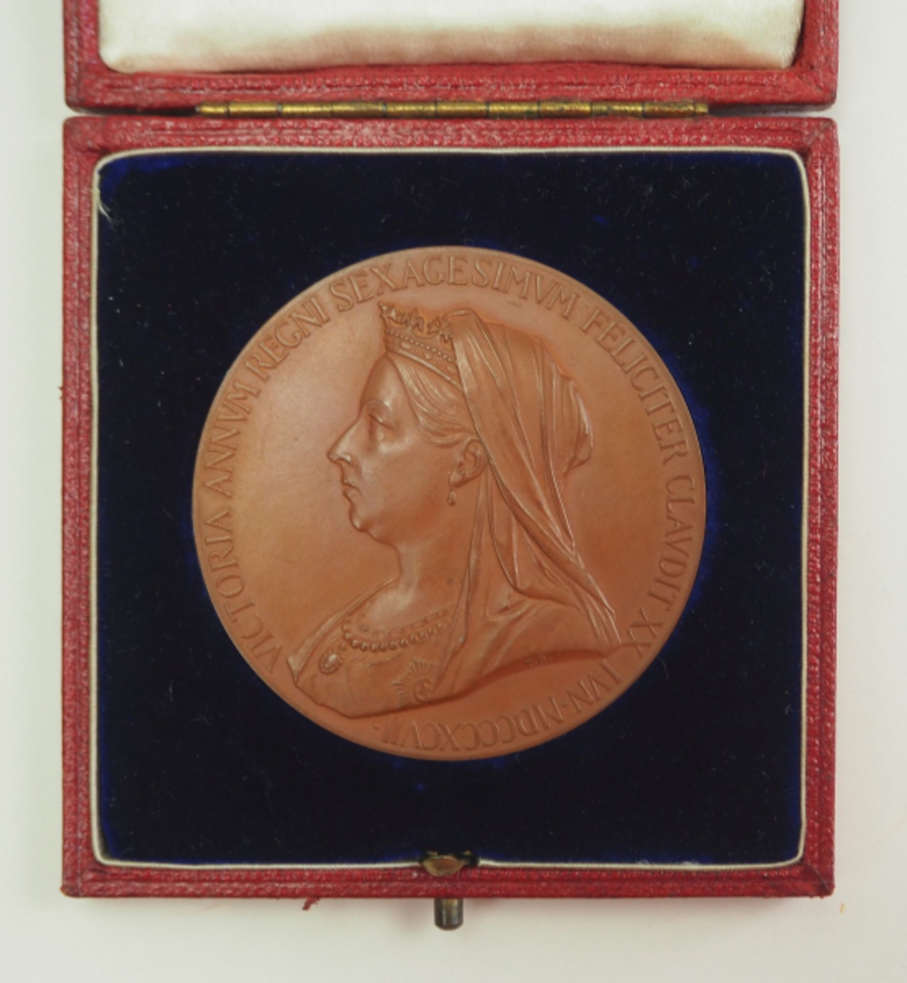 Großbritannien: Medallie auf das 60jährige Krönungsjubiläum von Königin Victoria, in Bronze, im - Image 2 of 3