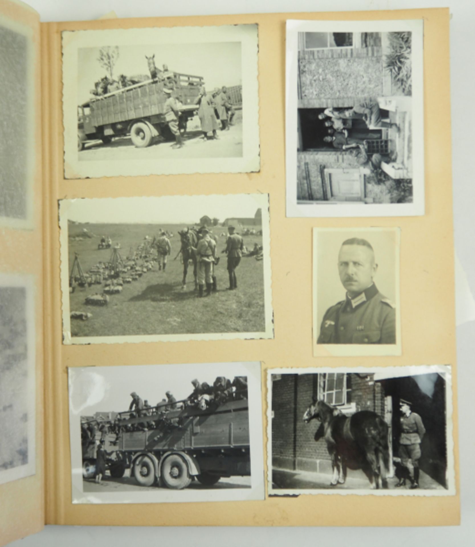 Wehrmacht: Fotoalbum eines langgedienten Offiziers.Halbledereinband, der Adler entnazifiziert, mit - Image 4 of 5