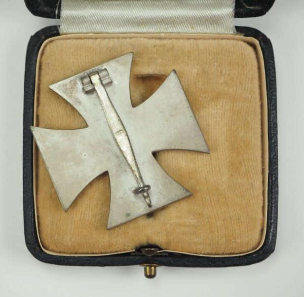 Eisernes Kreuz, 1939, 1. Klasse, im Etui - 15.Geschwärzter Eisenkern, silberne Zarge, polierte - Image 3 of 4