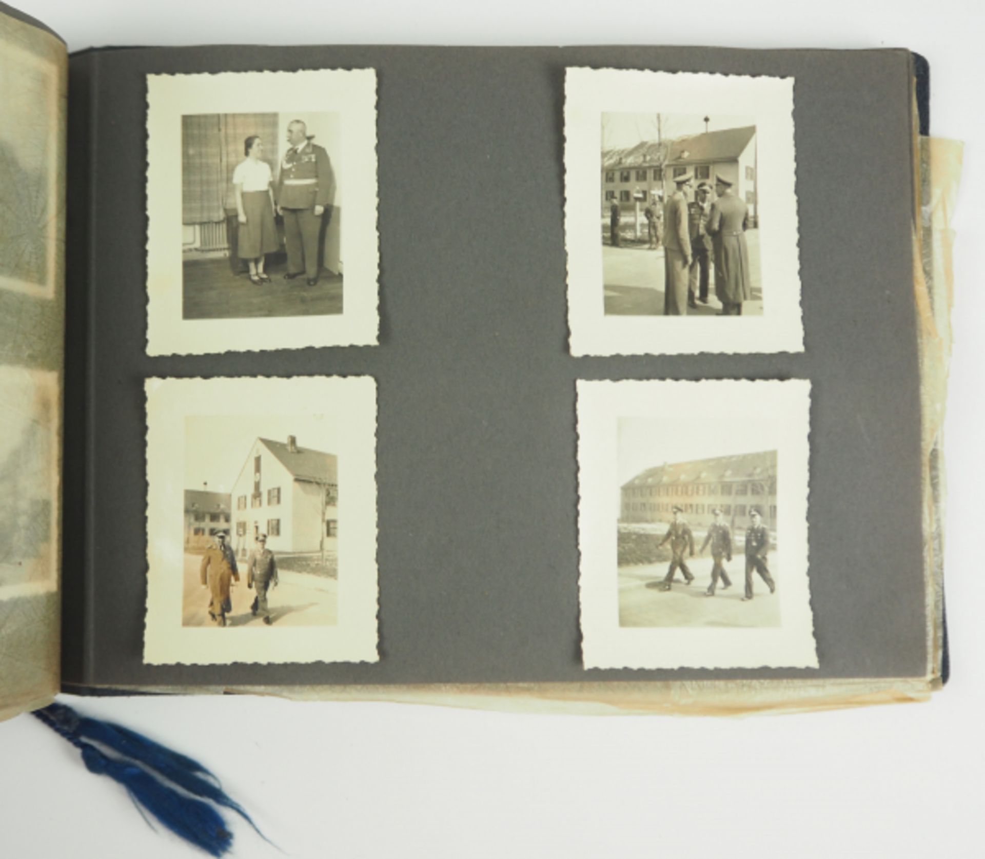 Luftwaffe: Fotoalbum eines Flak-Soldaten.Blauer Einband mit goldener Deckelprägung, 166 Fotos, - Image 3 of 9