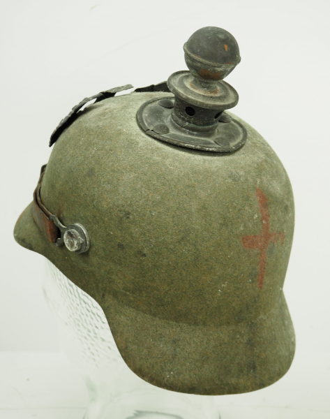 Preussen: Feldgraue Ersatz-Pickelhaube aus Filz, für Mannschaften der Artillerie.Feldgrauer - Image 4 of 7