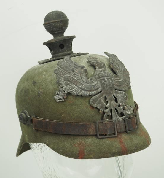 Preussen: Feldgraue Ersatz-Pickelhaube aus Filz, für Mannschaften der Artillerie.Feldgrauer