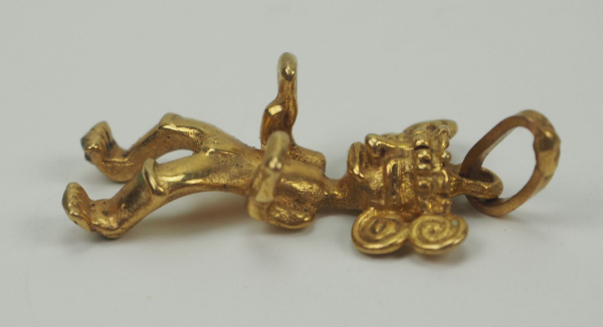Lateinamerika - Goldfiguren Anhänger.Gold, lokale Fertigung, ungemarkt, Höhe 25 mm, 2,26 g. - Bild 3 aus 3