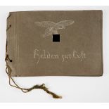 Luftwaffe: Postkartenalbum.Kordelbindung, handgezeichneter Adler, darunter bezeichnet "Helden zur
