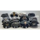 BRD: Sammlung militärischer Kopfbedeckungen.Diverse, u.a. auch Japan.Zustand: II