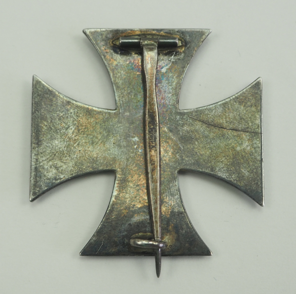 Preussen: Eisernes Kreuz, 1914, 1. Klasse.Geschwärzter Eisenkern, Silberzage, an taillierter Nadel. - Image 3 of 3