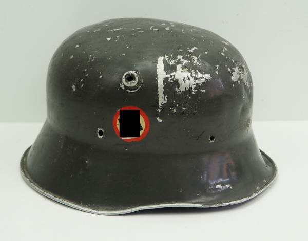 Wehrmacht: Kinder-Stahlhelm.Olivgrüne Fassung, mit zwei Emblemen, stärker bespielt, ohne - Image 2 of 3