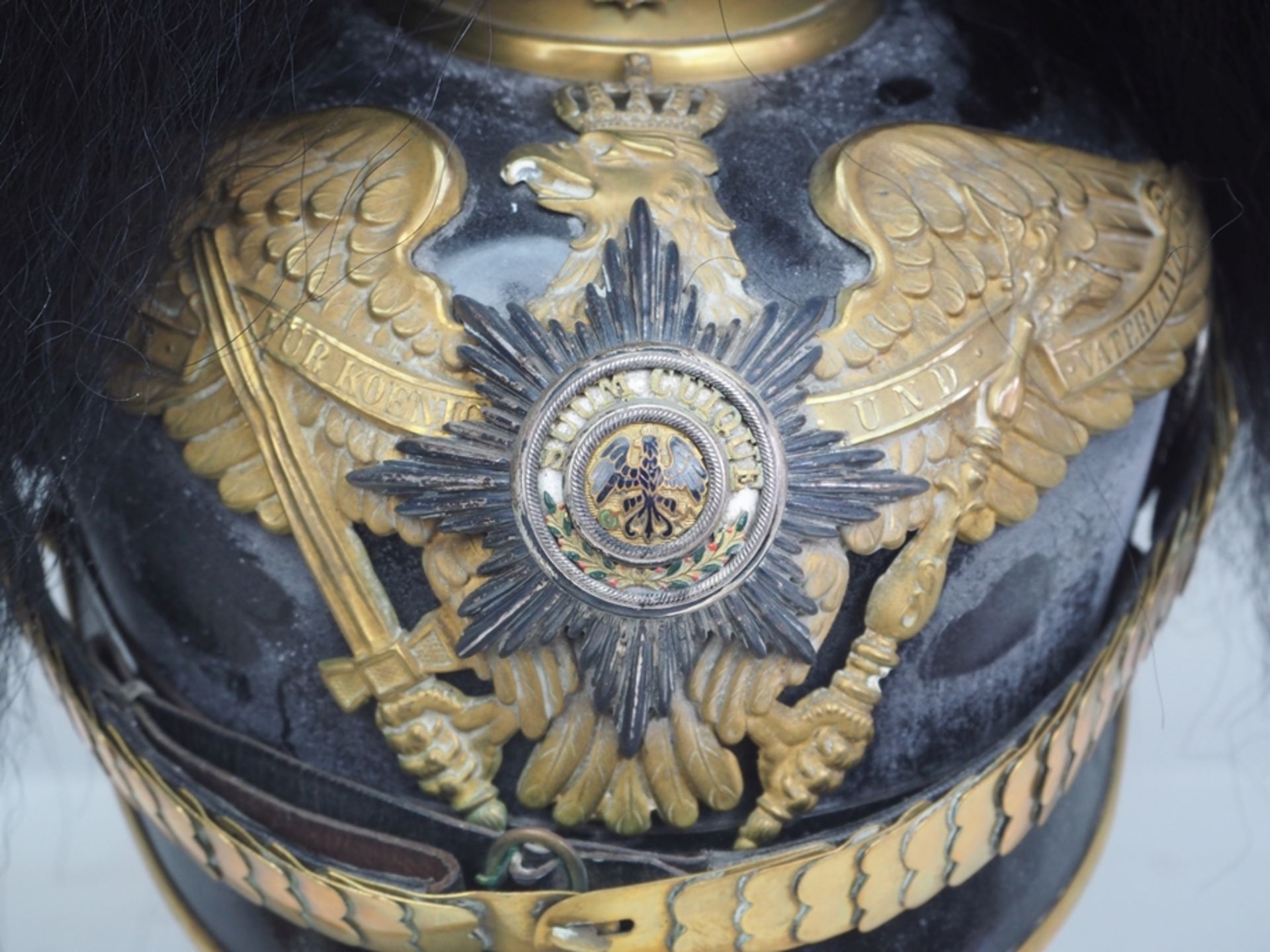 Preussen: Helm für Offiziere der Garde-Grenadier-Regimenter mit Paradebusch. - Image 2 of 5