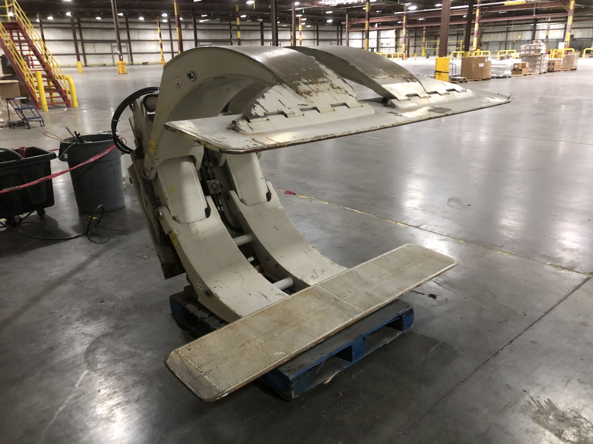 Cascade Paper Roll Clamp Attachment, Cat. No. 100F-RCP-255, 7300 Lbs @ 42" Load Center, S/N - Image 6 of 7