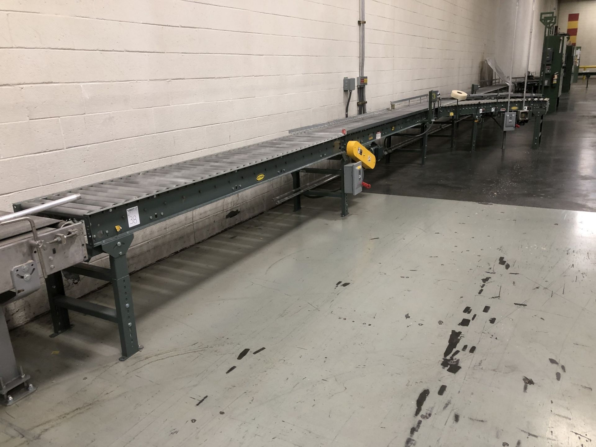 All Hytrol Conveyor Throughout Entire Site, Mostly 20" Wide Powered Roller Conveyor [Please - Bild 57 aus 80