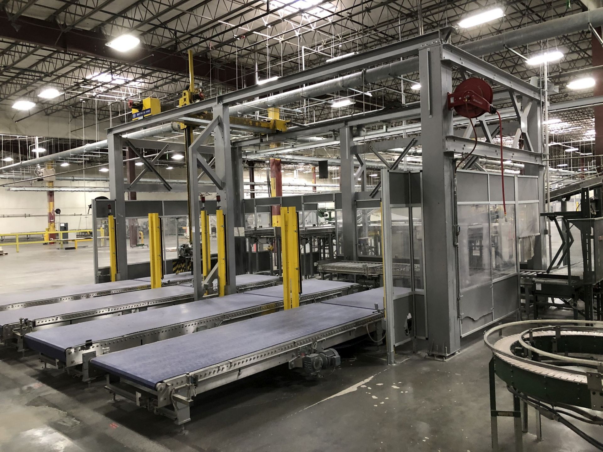 2003 SIG Elettric80 Gantry Robot Palletizing Cell, Allen-Bradley 1500P Control, (4) 4' Wide - Image 2 of 9