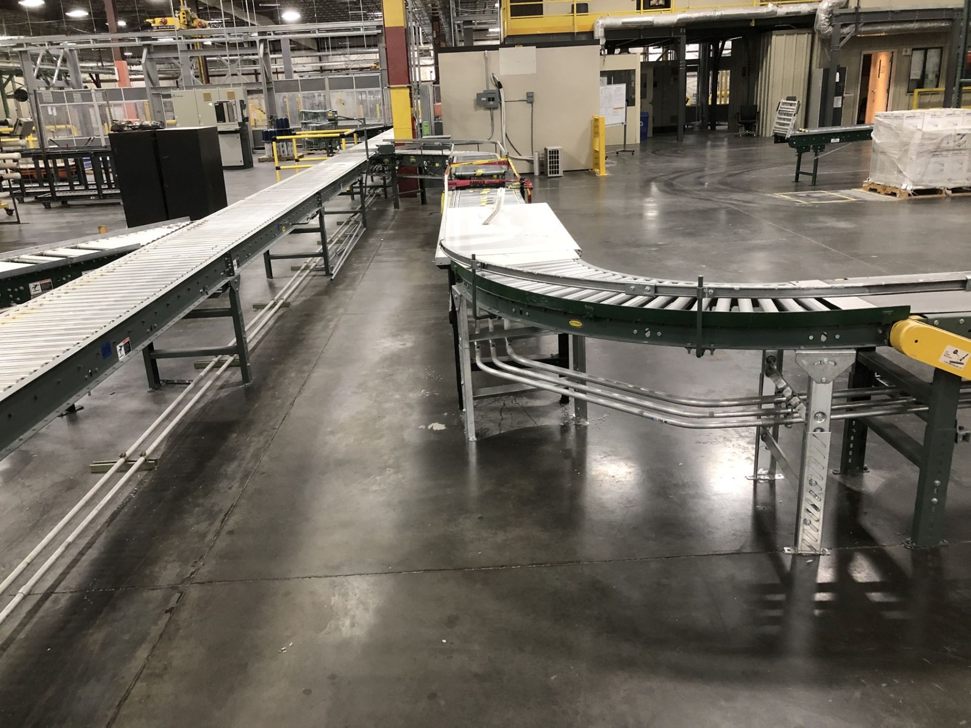 All Hytrol Conveyor Throughout Entire Site, Mostly 20" Wide Powered Roller Conveyor [Please - Bild 52 aus 80