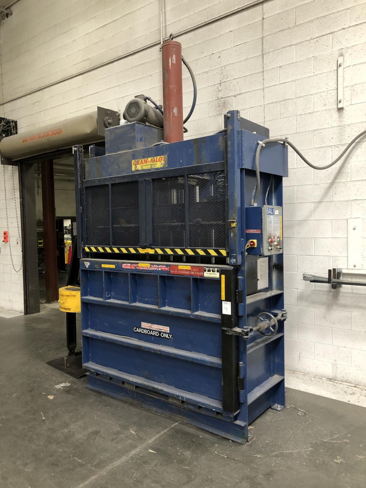 Cram-A-Lot Vertical Baler, 60" W x 30" D - Bild 2 aus 4