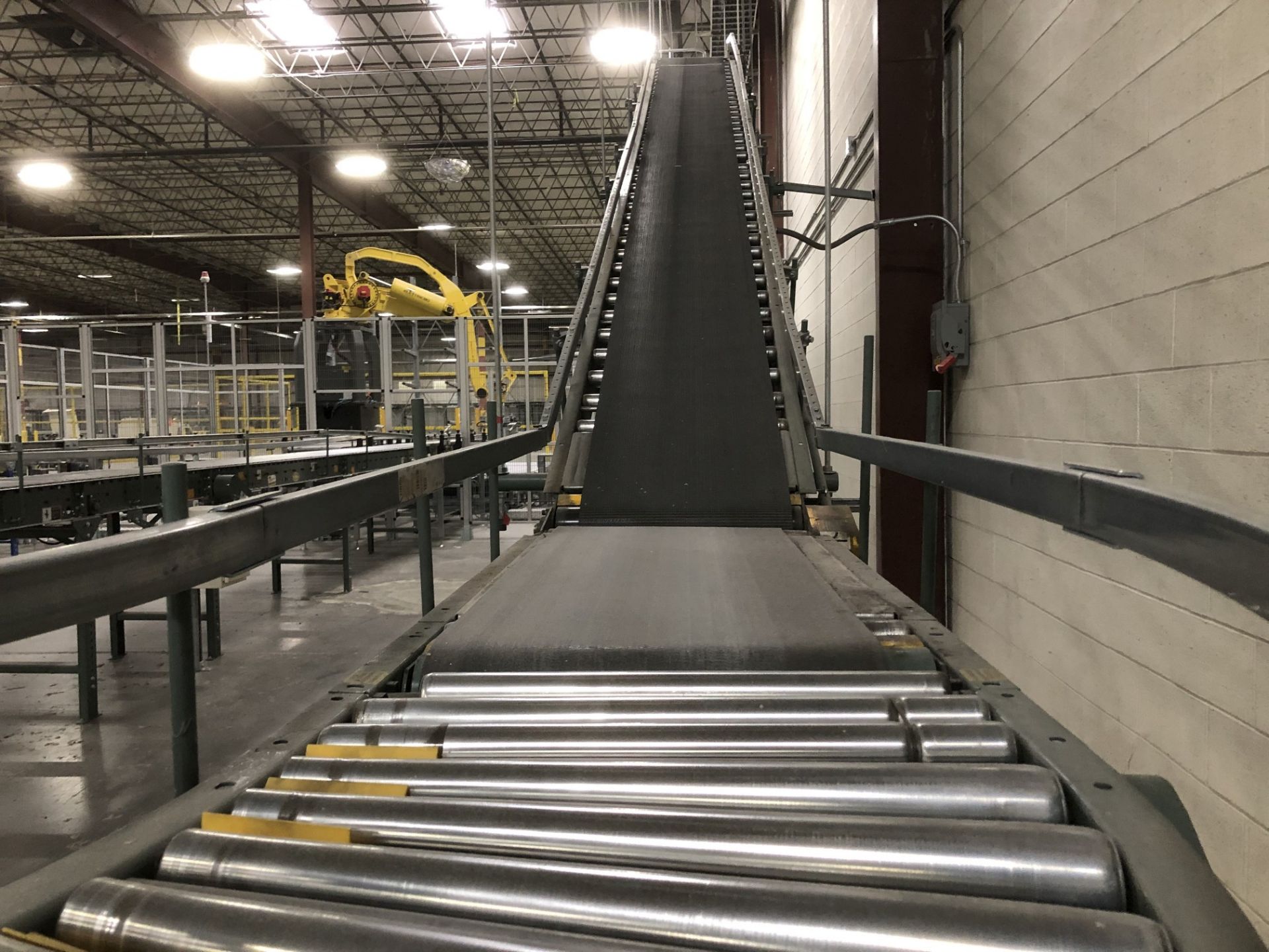 All Hytrol Conveyor Throughout Entire Site, Mostly 20" Wide Powered Roller Conveyor [Please - Bild 27 aus 80