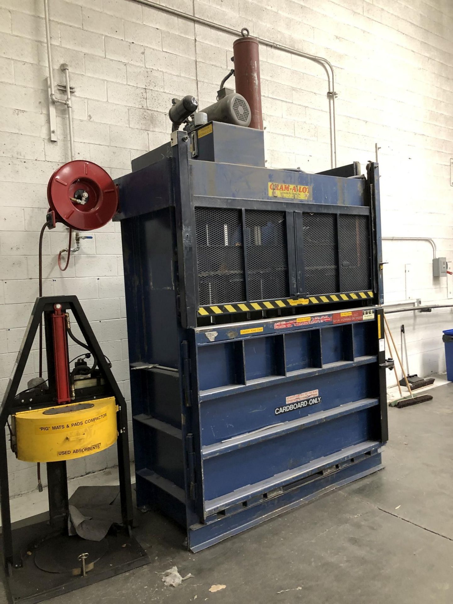 Cram-A-Lot Vertical Baler, 60" W x 30" D - Bild 3 aus 4