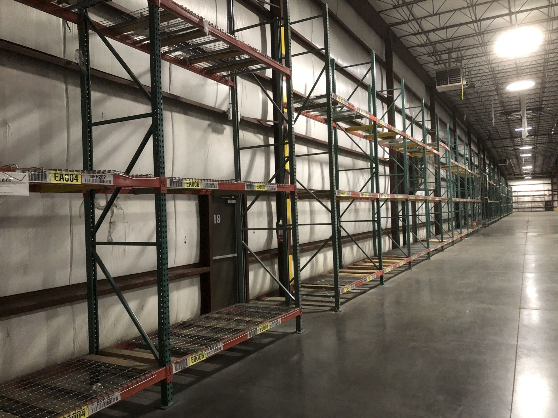 Pallet Racking; (44) 42" Deep x 18' High Uprights, (248) 96" Crossbeams, Most w/ Wire Decking - Bild 11 aus 12