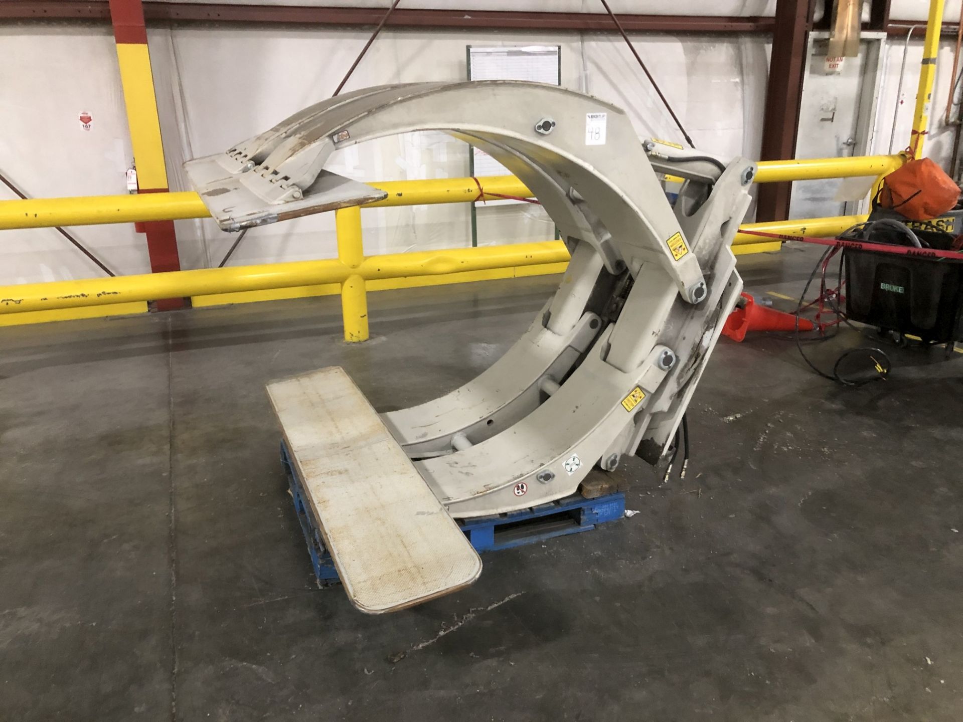 Cascade Paper Roll Clamp Attachment, Cat. No. 100F-RCP-255, 7300 Lbs @ 42" Load Center, S/N - Bild 2 aus 7