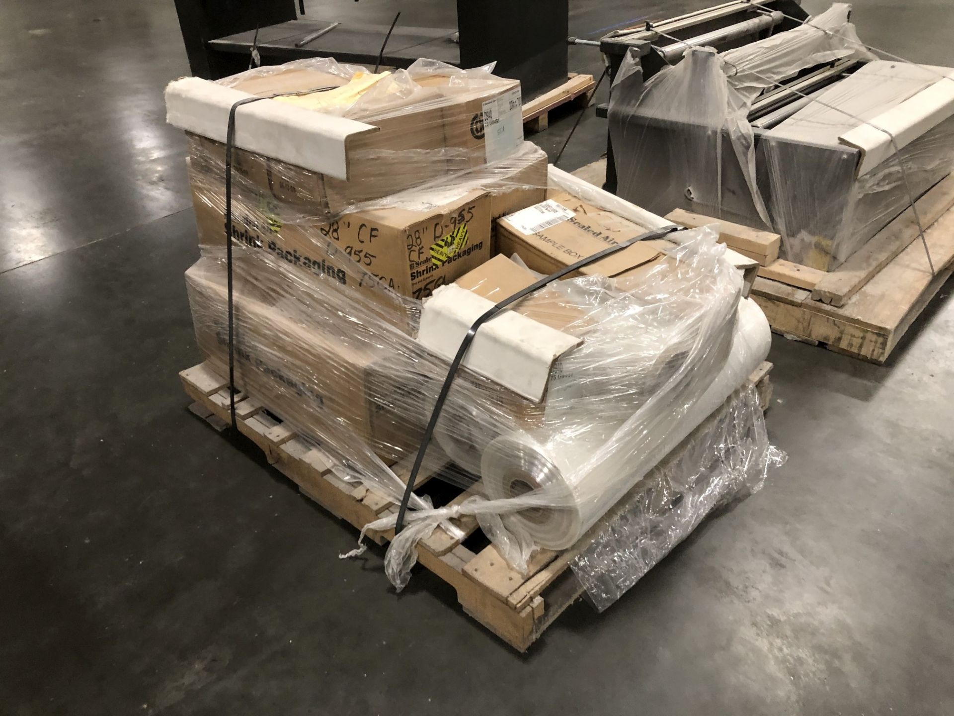 Pallet of Sealed Air Shrink Packaging - Bild 2 aus 3