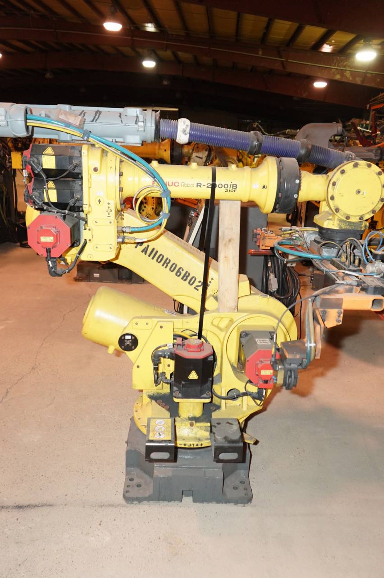 2011 Fanuc R-2000iB/210F Robot - Image 2 of 4