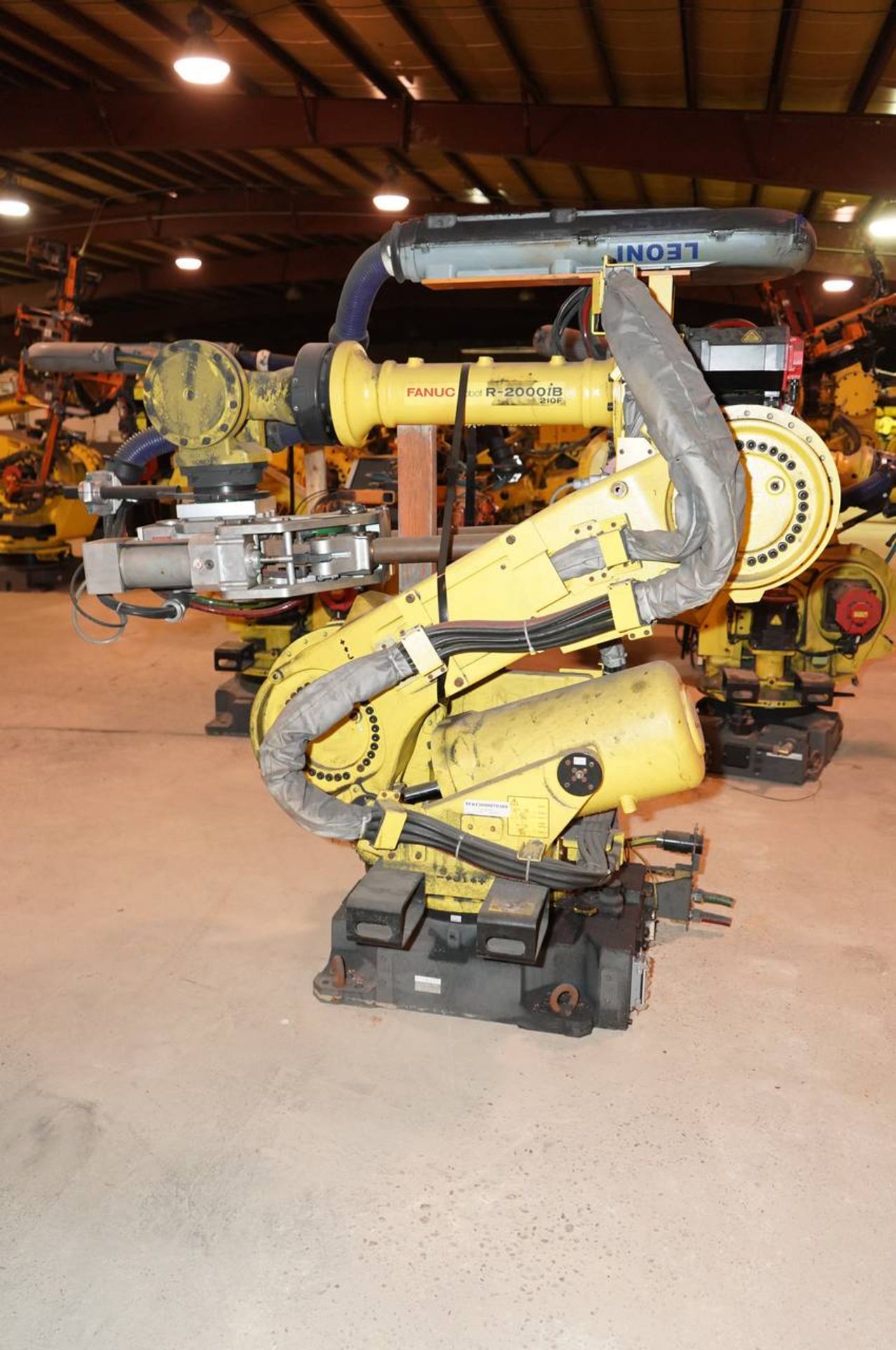 2011 Fanuc R-2000iB/210F Robot