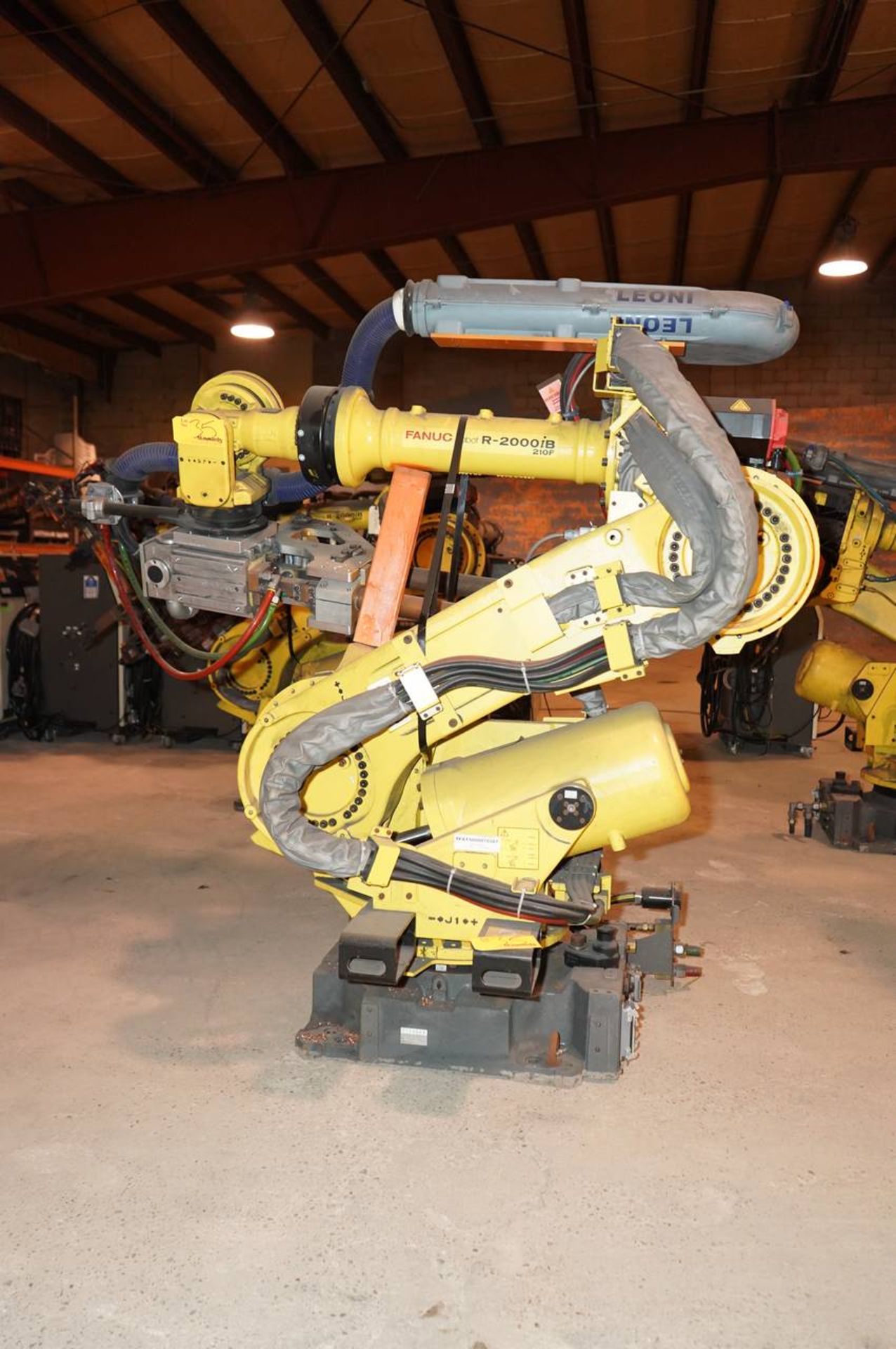 2011 Fanuc R-2000iB/210F Robot