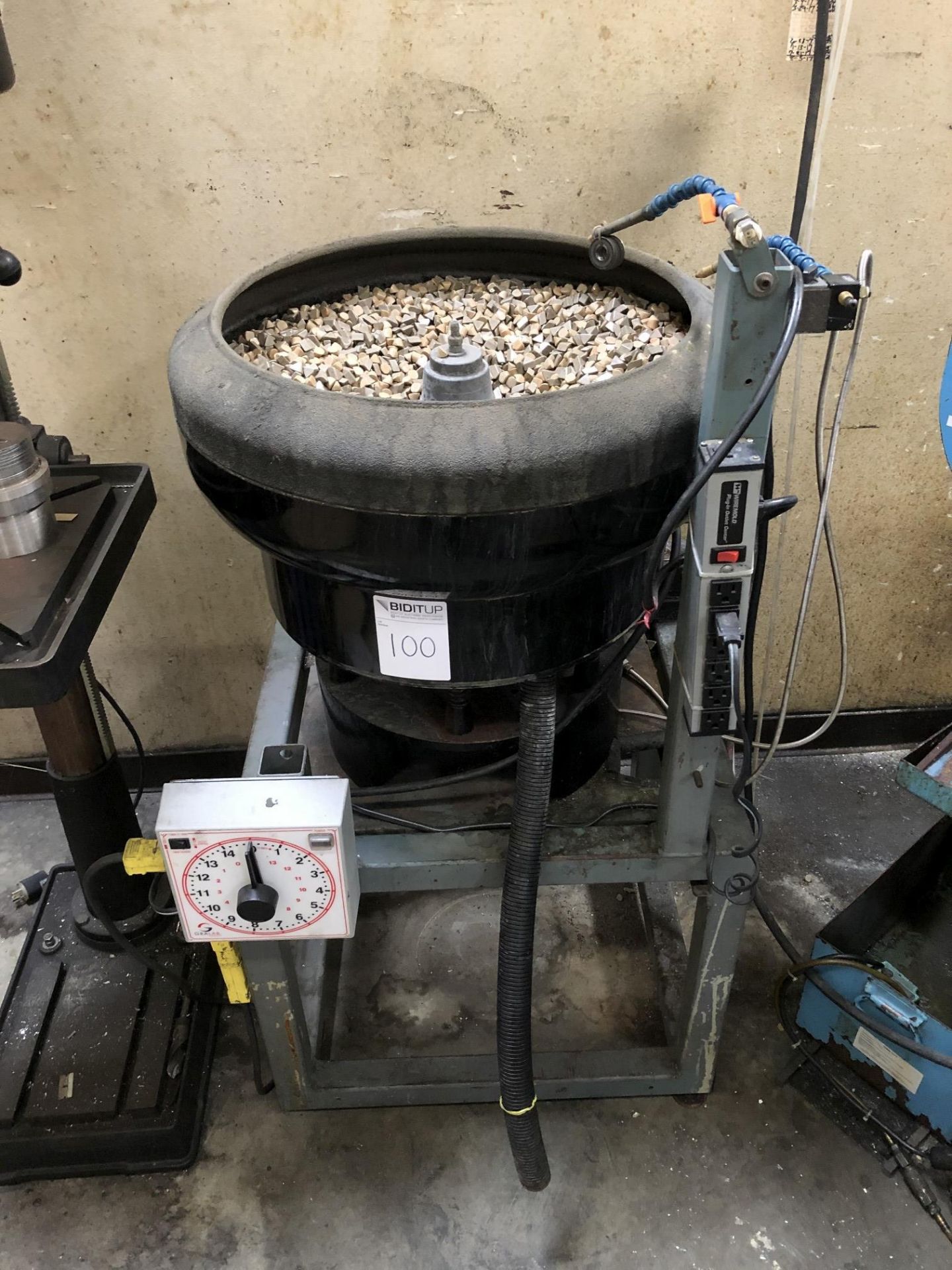 Vibratory Bowl Deburrer