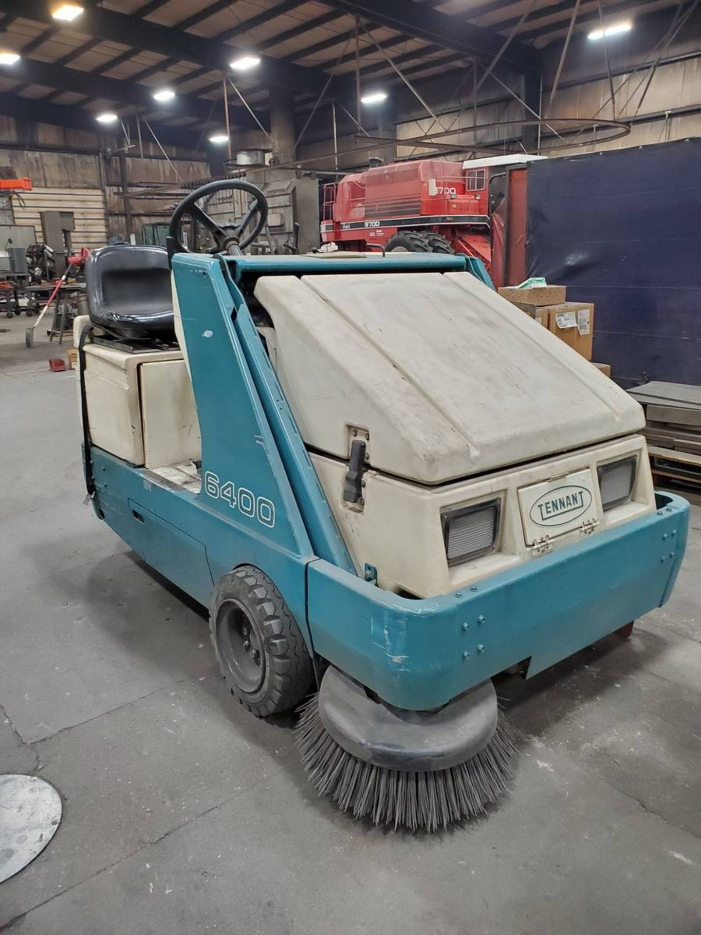 Tennant 6400 Propane Ride-On Sweeper - Image 2 of 13