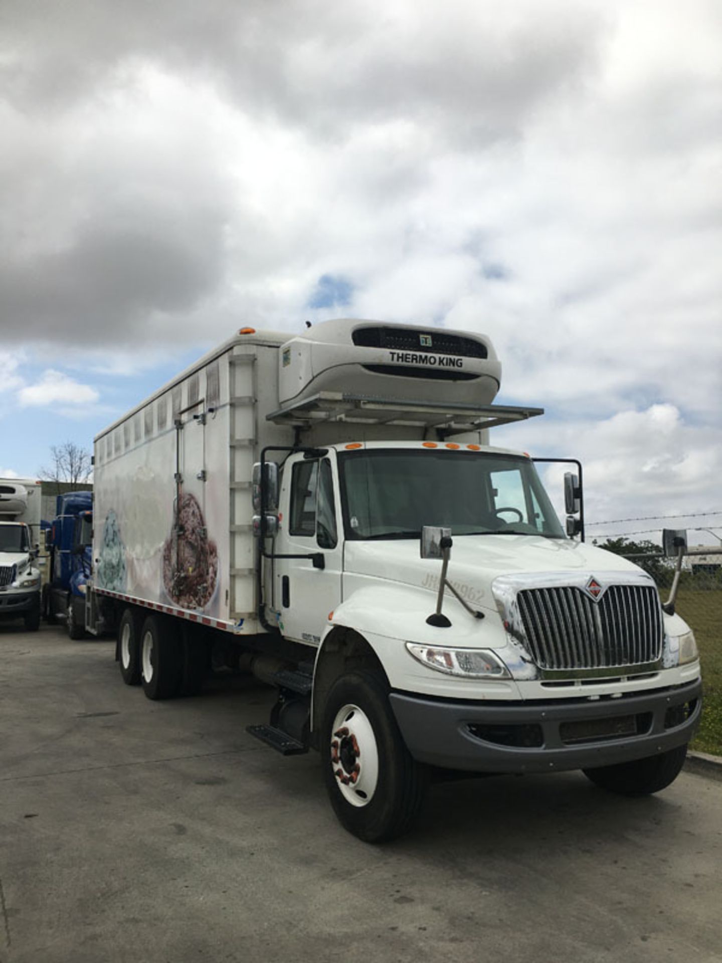 2018 INTERNATIONAL 4400 SBA 6X4 REFRIGERATED BOX TRUCK VIN#: 1HTMSTARXJH048962, Approx Miles: 74951, - Image 2 of 11