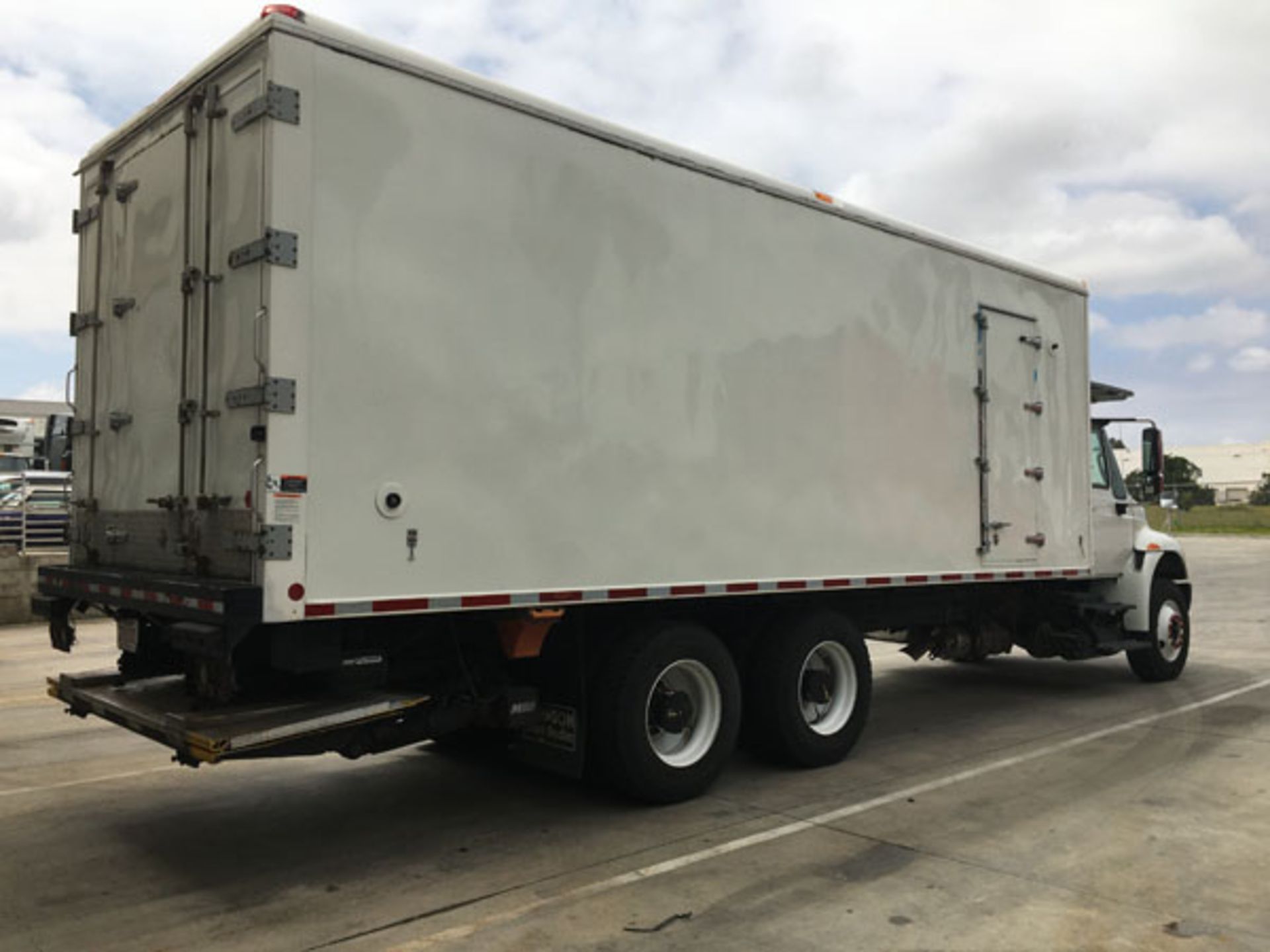 2018 INTERNATIONAL 4400 SBA 6X4 REFRIGERATED BOX TRUCK VIN#: 1HTMSTAR3JH529832, Approx Miles: 18944, - Image 3 of 11