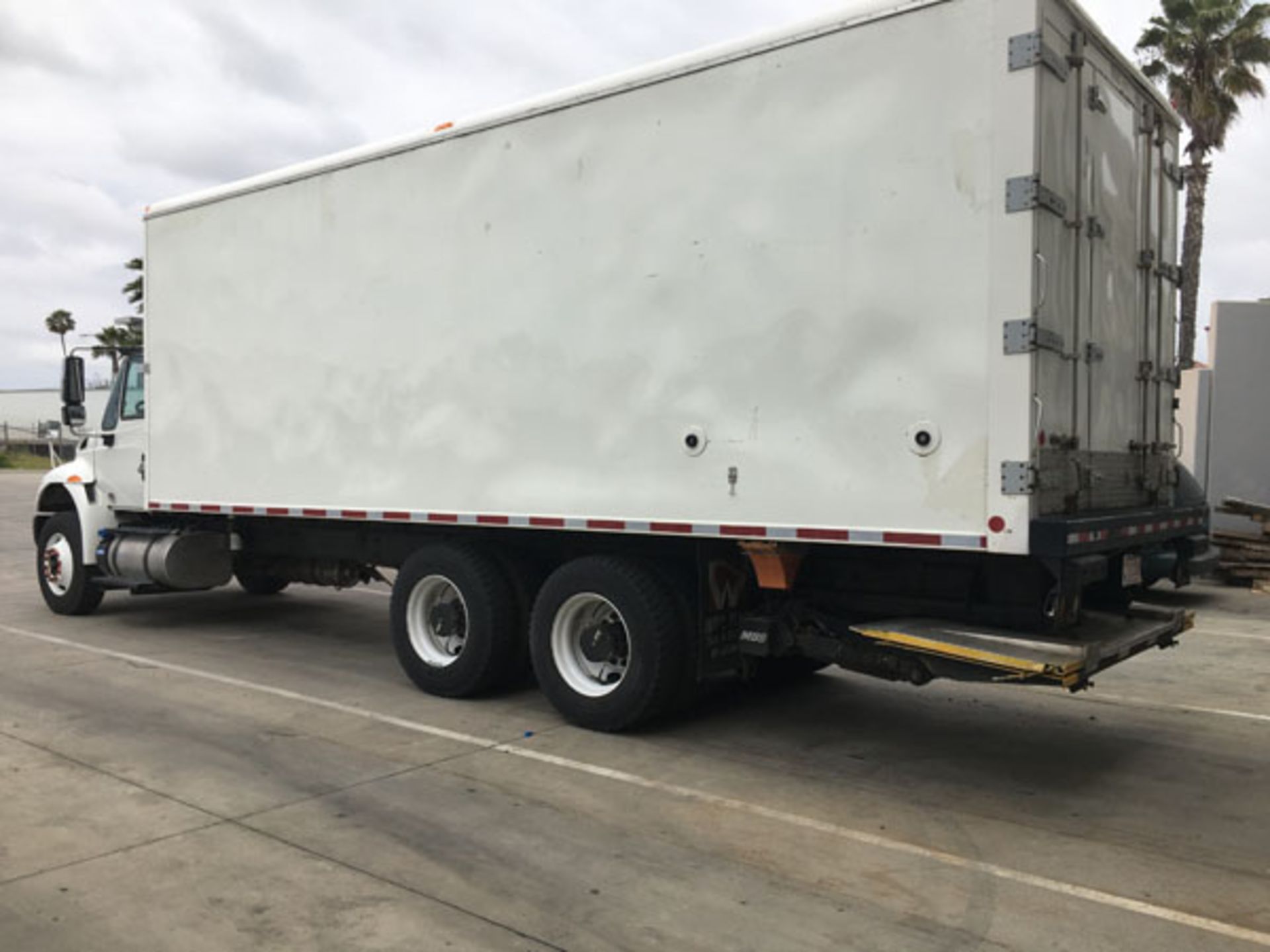 2018 INTERNATIONAL 4400 SBA 6X4 REFRIGERATED BOX TRUCK VIN#: 1HTMSTAR3JH529832, Approx Miles: 18944, - Image 4 of 11