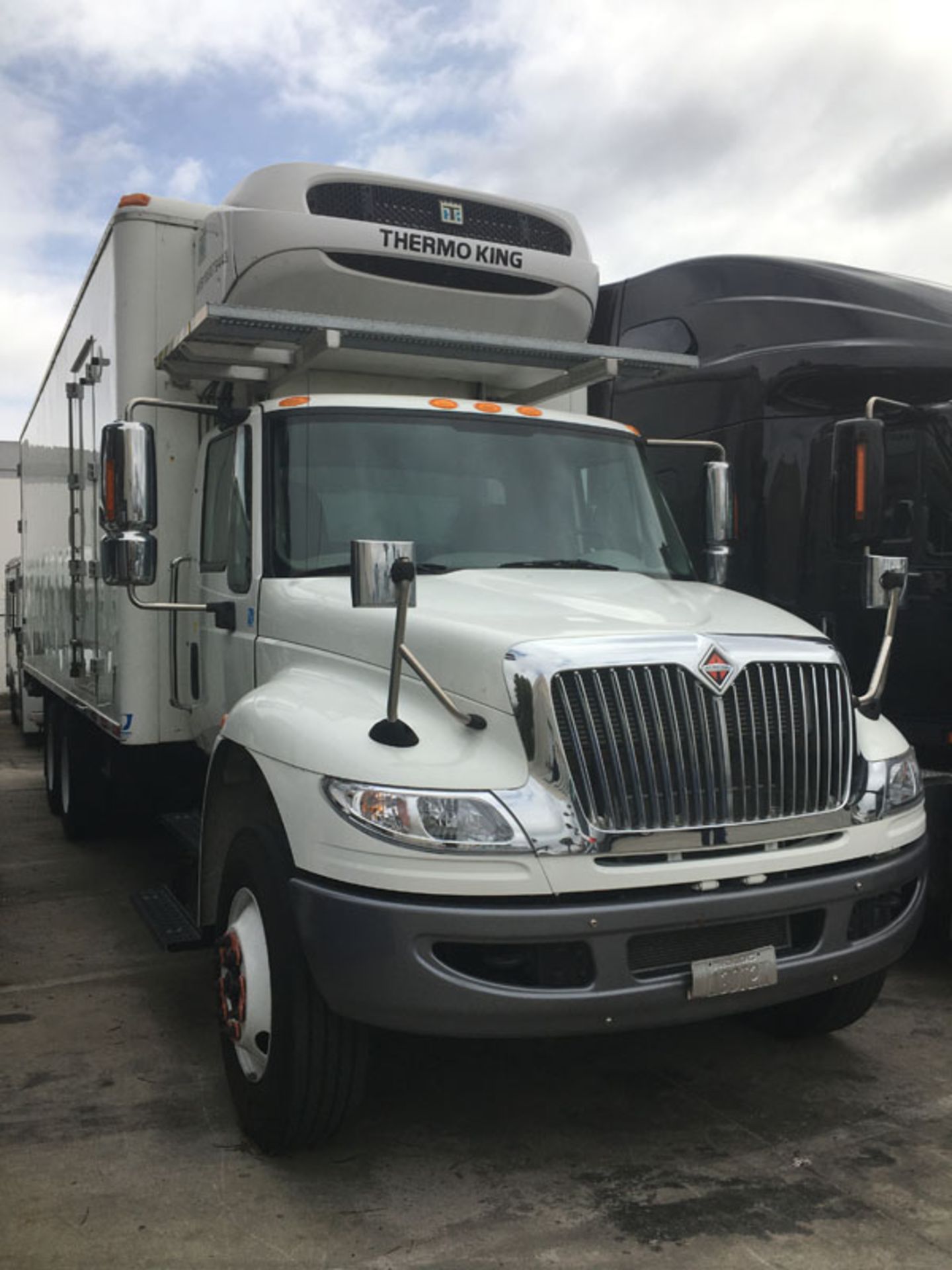 2018 INTERNATIONAL 4400 SBA 6X4 REFRIGERATED BOX TRUCK VIN#: 1HTMSTAR6JH048974, Approx Miles: 27196, - Image 2 of 8