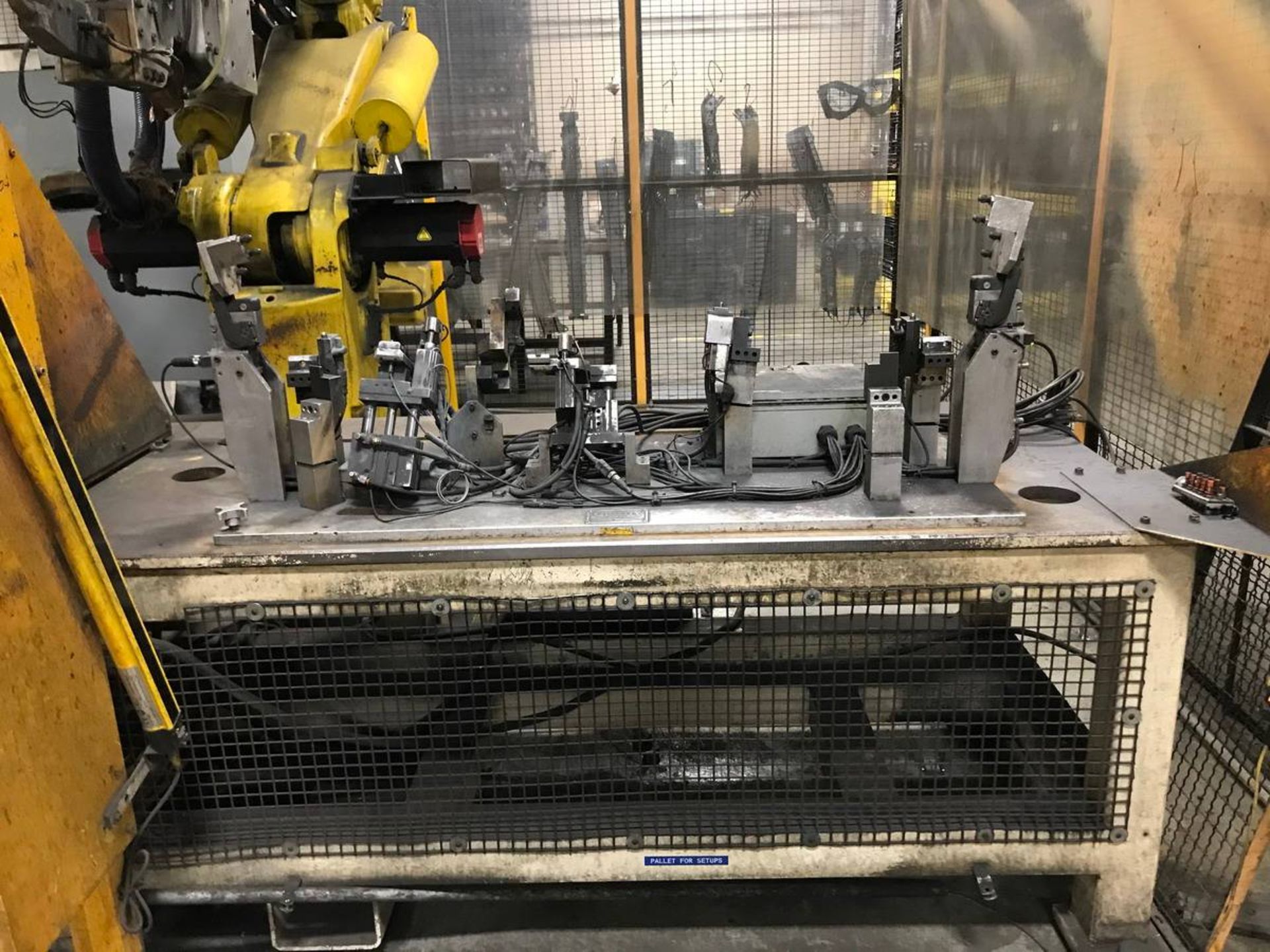 Fanuc S-420iw 6-Axis Robotic Arm Cell - Image 5 of 6