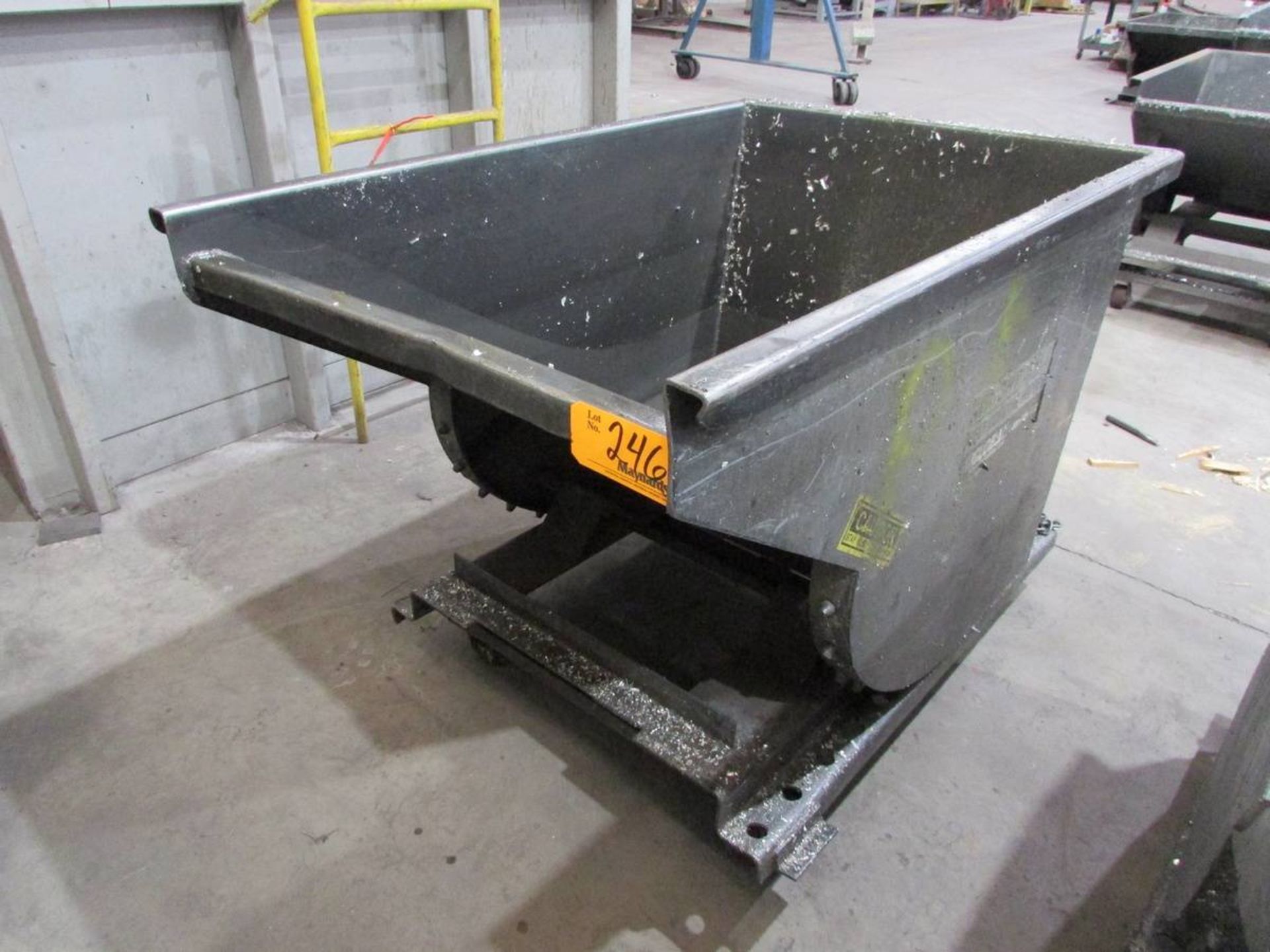McCullough IND Wright Rolling Self Dumping Hopper