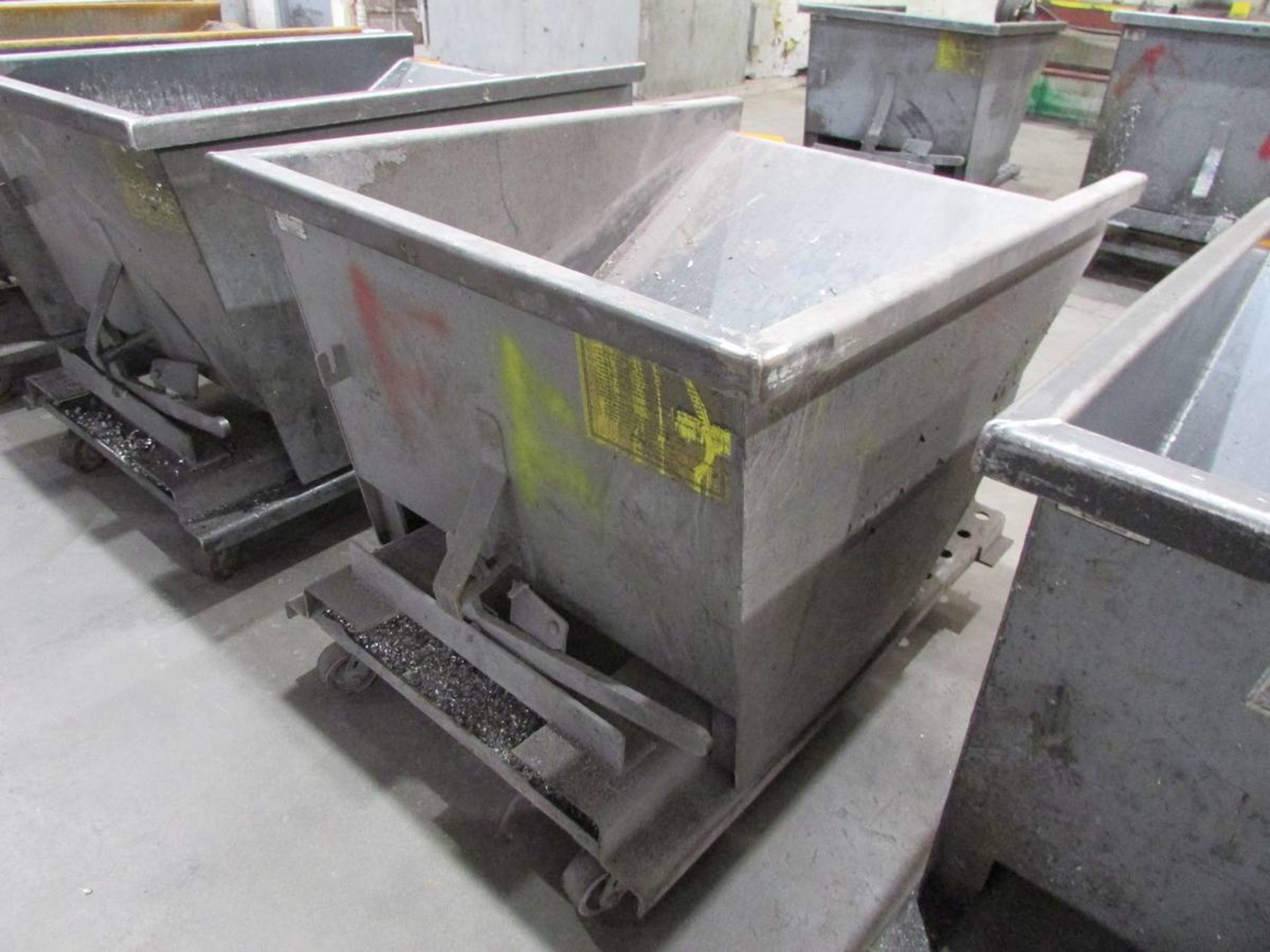 McCullough IND Wright Rolling Self Dumping Hopper - Image 4 of 5