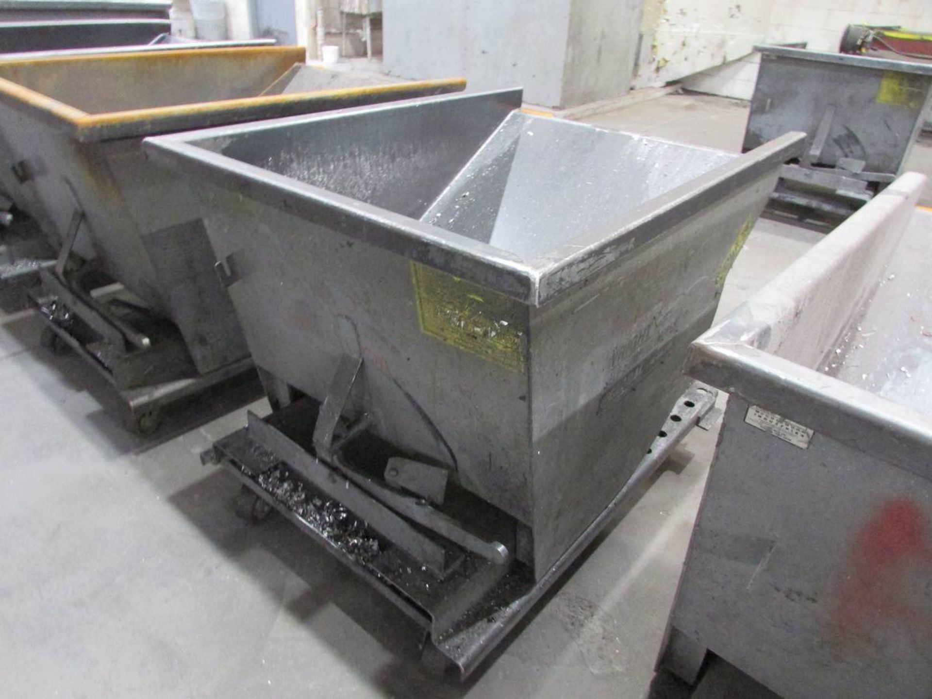 McCullough IND Wright Rolling Self Dumping Hopper - Image 4 of 5