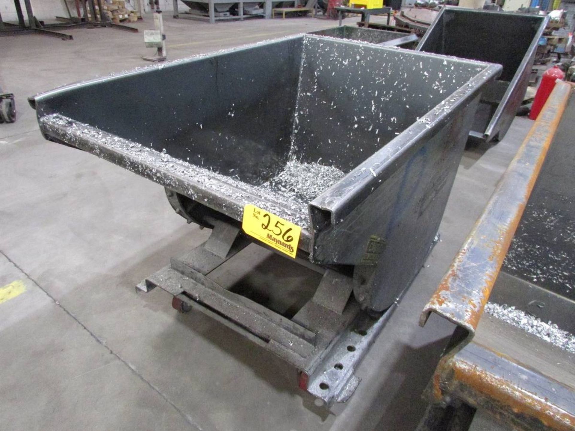 McCullough IND Wright Rolling Self Dumping Hopper