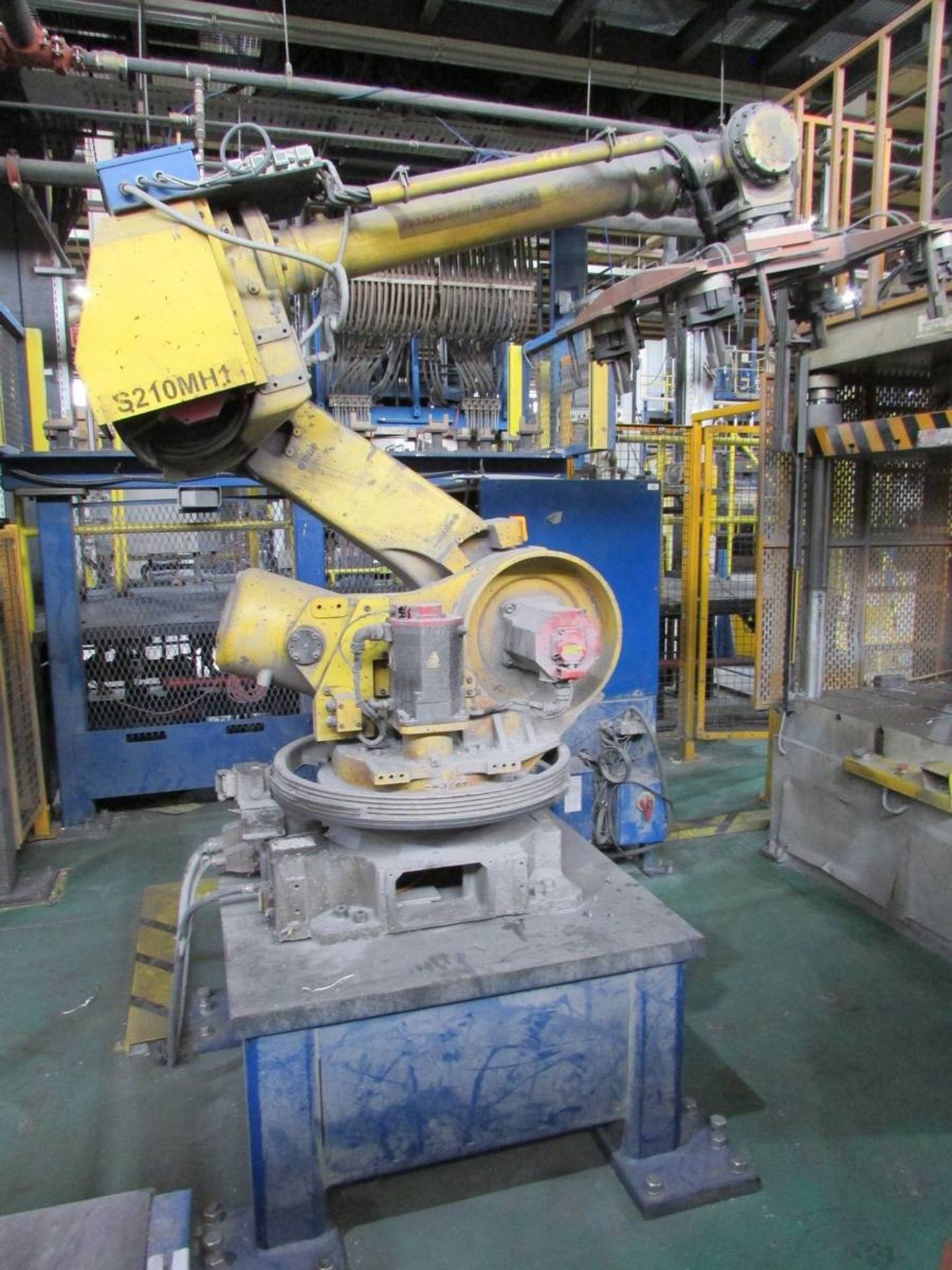 2004 FANUC R-2000 iC 125L 6 Axis Material Handling Robot