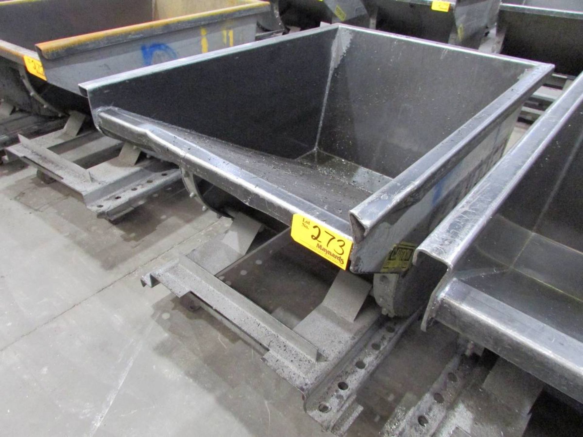 McCullough IND Wright Rolling Self Dumping Hopper