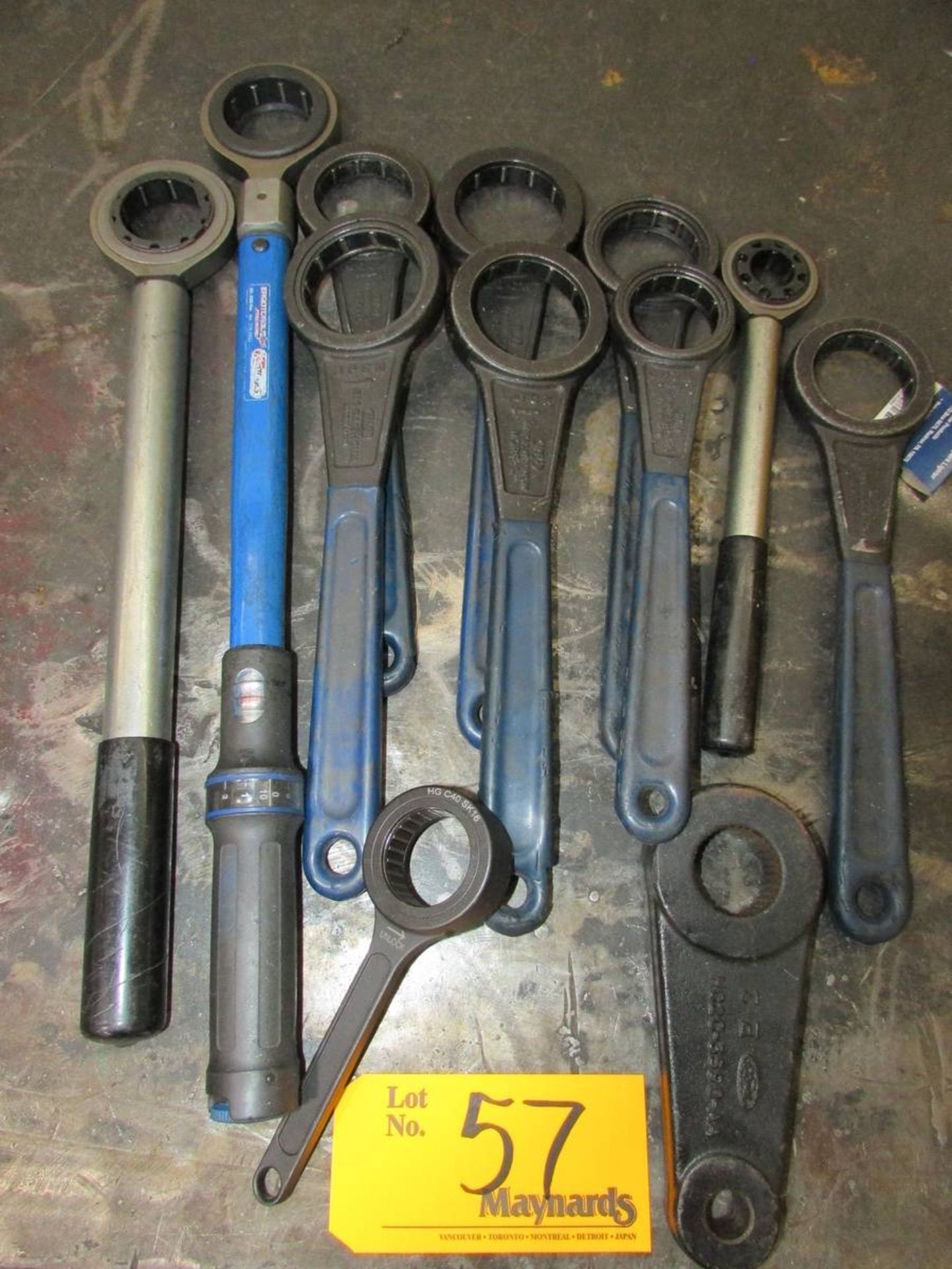 Big Mega Wrench MGR46L Chuck Wrenches