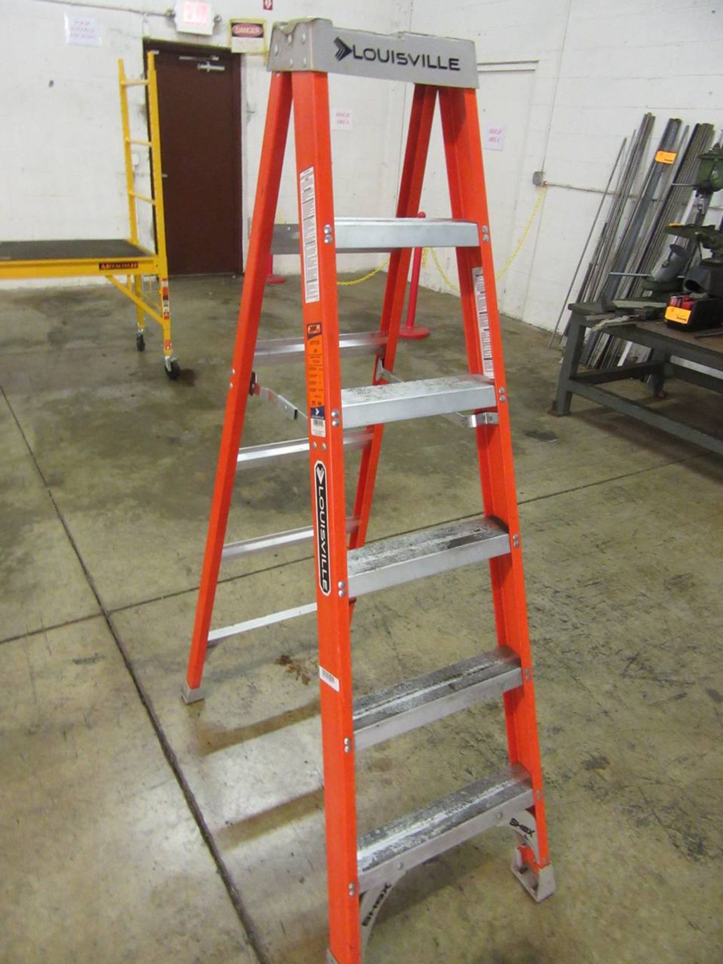 Louisville FS1506 (2) 6' Ladders - Image 3 of 4