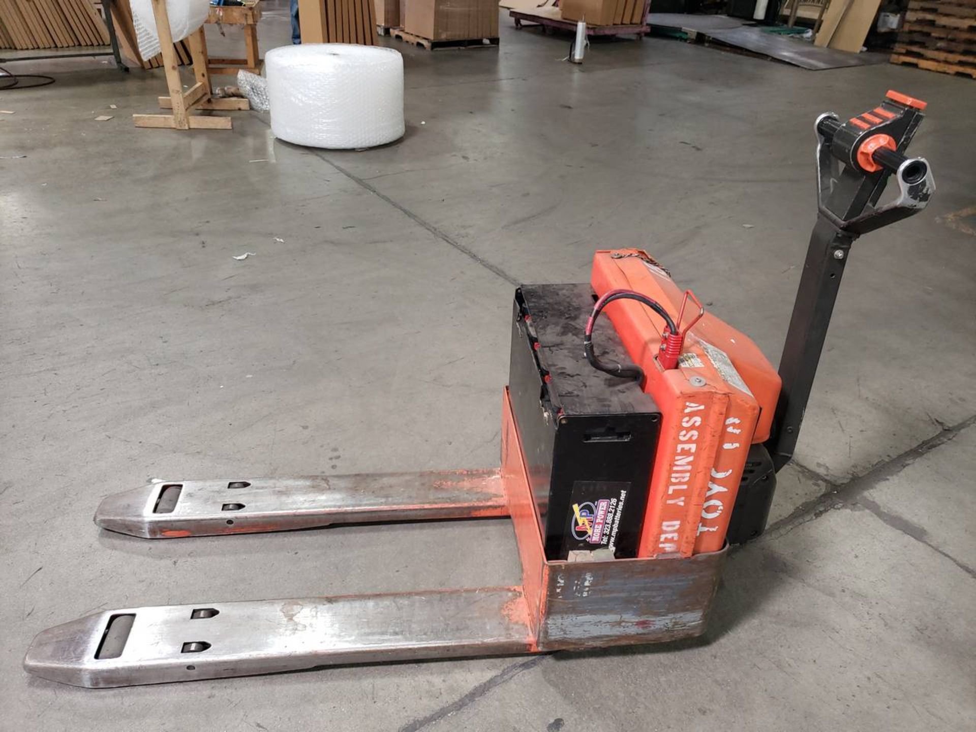 Toyota 6HBW20 24V Electric Pallet Jack 2 Ton Max Capacity, 405.3 Hrs S/N 6HBW20-16381 - Image 3 of 6