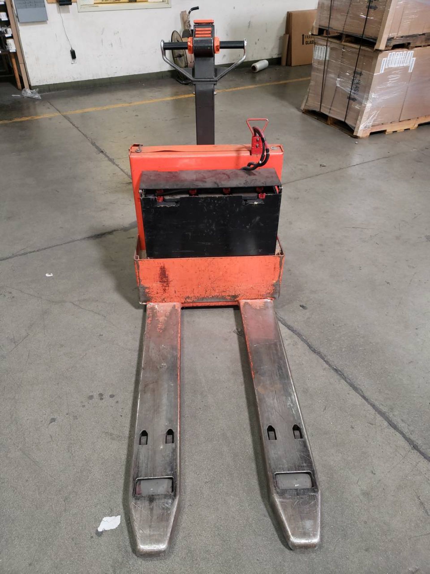 Toyota 6HBW20 24V Electric Pallet Jack 2 Ton Max Capacity, 405.3 Hrs S/N 6HBW20-16381 - Image 2 of 6