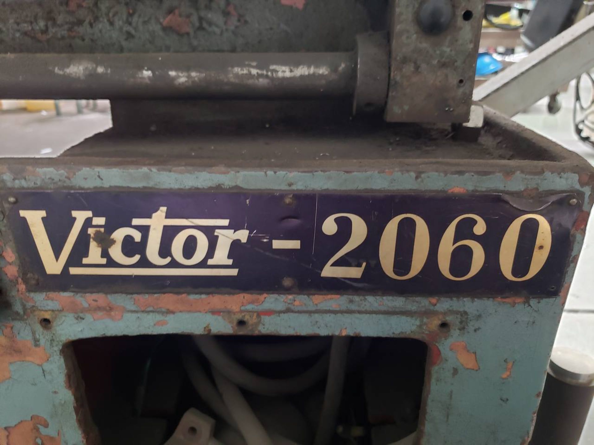 Victor 2060 Horizontal Engine Lathe w/ 8" Chuck, Spare Chuck & 1" Drill Attachment, Control - Image 8 of 10