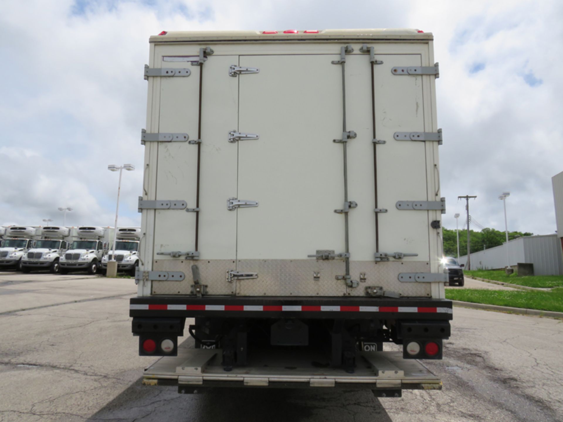 2018 INTERNATIONAL 4400 SBA 6X4 REFRIGERATED BOX TRUCK VIN#: 1HTMSTAR2JH048955, Approx Miles: 44630, - Image 4 of 9
