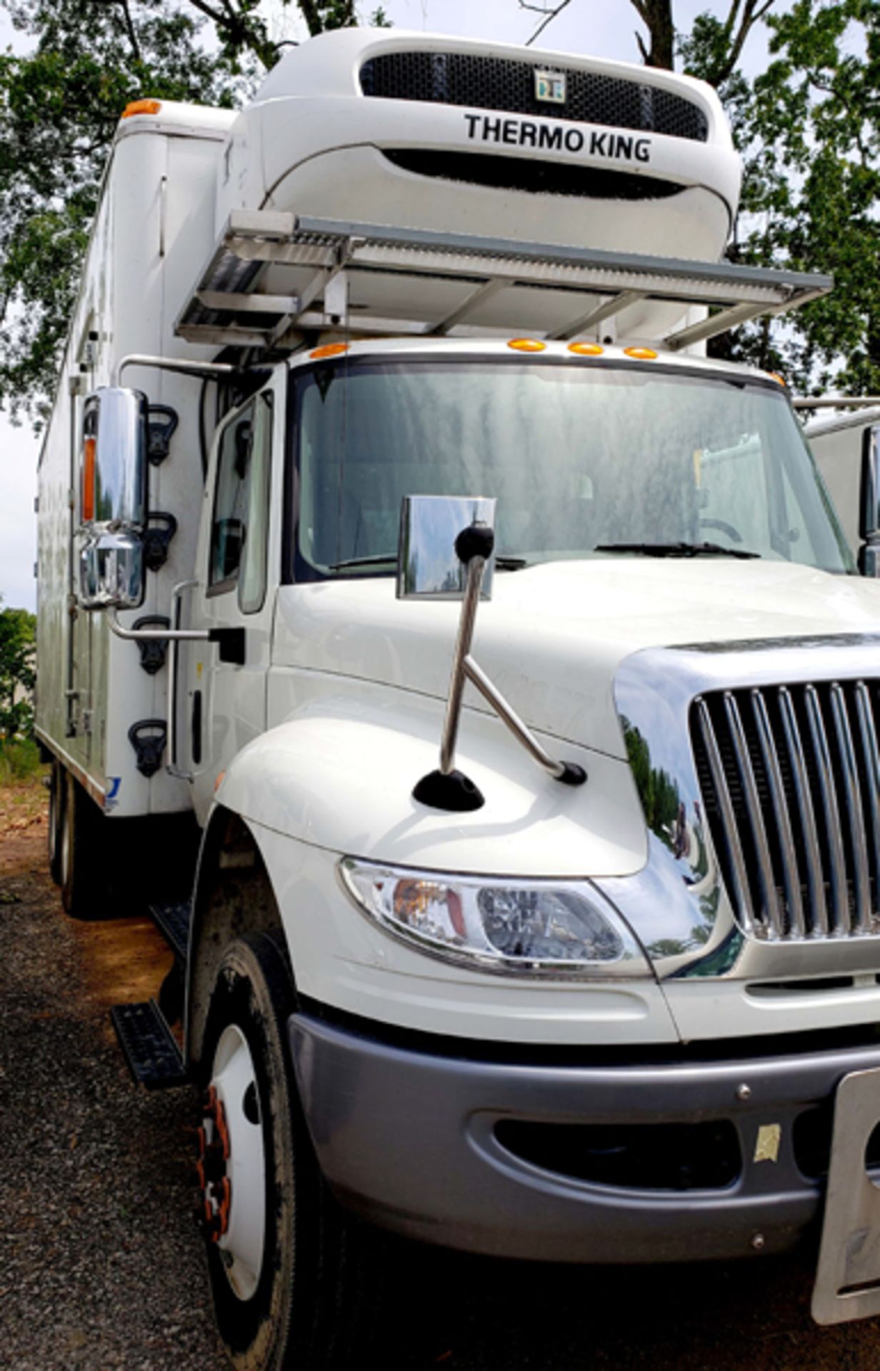 2018 INTERNATIONAL 4400 SBA 6X4 REFRIGERATED BOX TRUCK VIN#: 1HTMSTAR6JH048957, Approx Miles: 31707, - Image 2 of 6