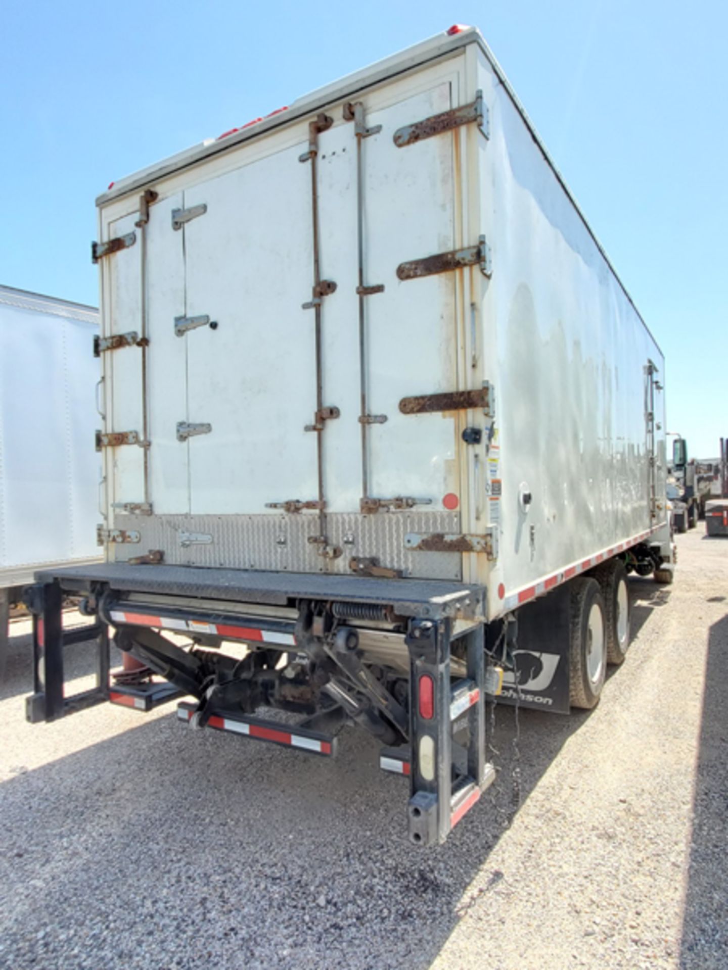 2018 INTERNATIONAL 4400 SBA 6X4 REFRIGERATED BOX TRUCK VIN#: 3HAMSTAR6JL530046, Approx Miles: 33937, - Image 3 of 9