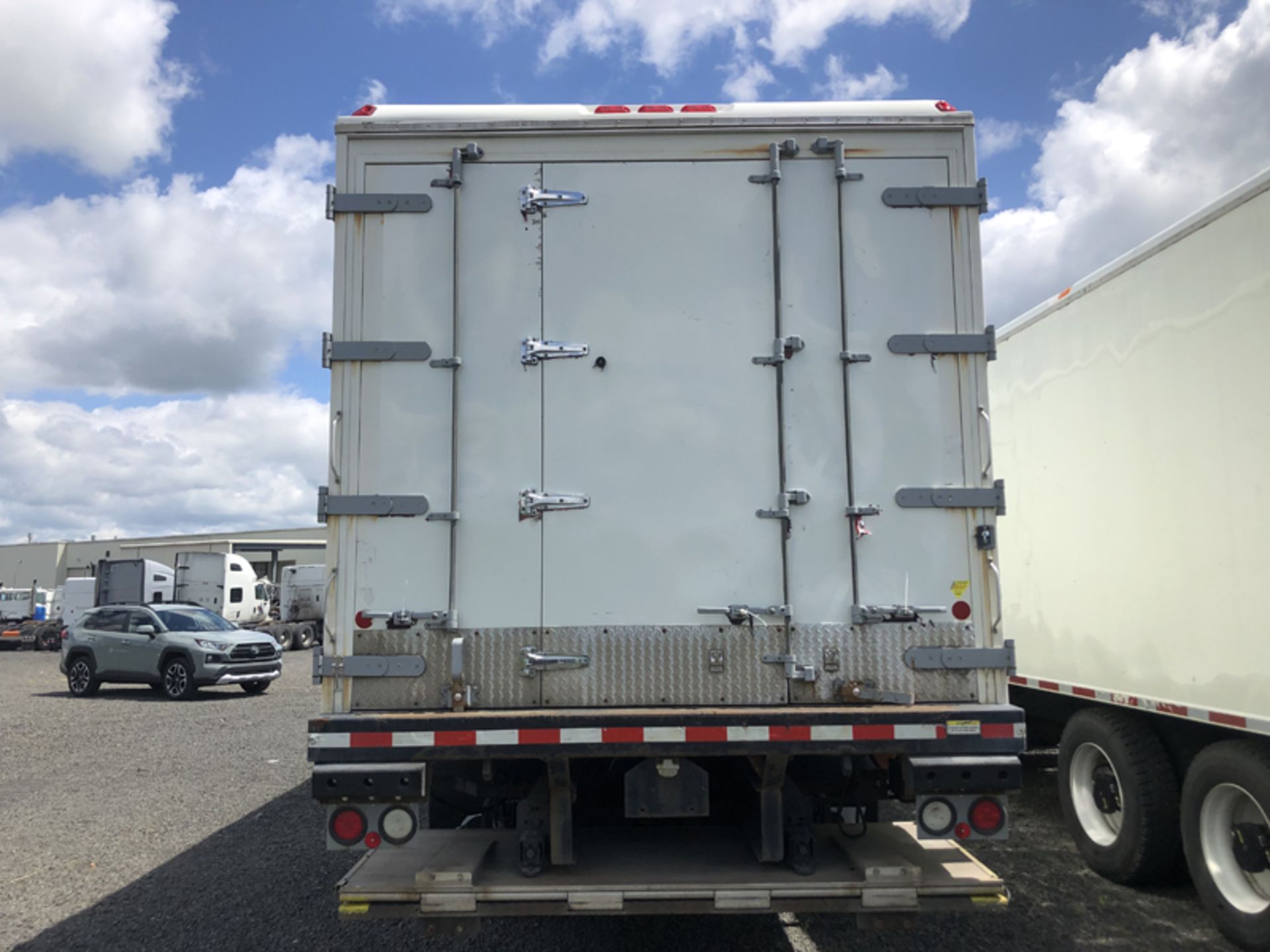 2018 INTERNATIONAL 4400 SBA 6X4 REFRIGERATED BOX TRUCK VIN#: 1HTMSTARXJH048976, Approx Miles: 17735, - Image 5 of 15