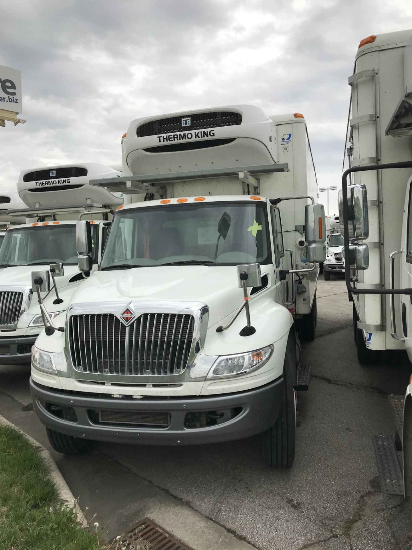 2018 INTERNATIONAL 4400 SBA 6X4 REFRIGERATED BOX TRUCK VIN#: 1HTMSTAR2JH049006, Approx Miles: 53416,