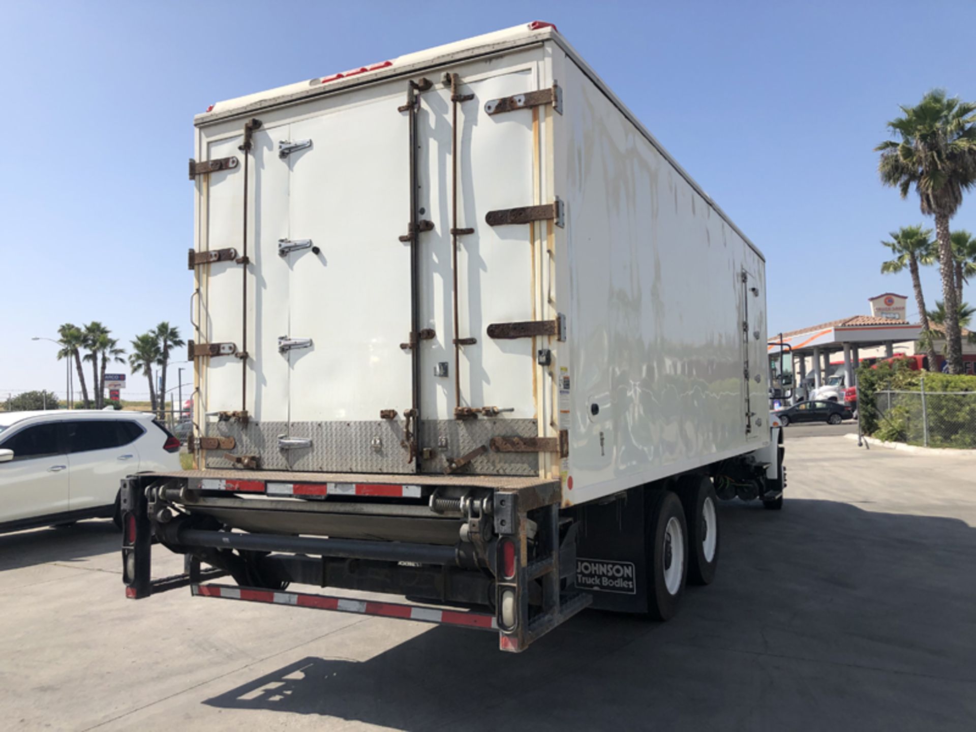 2018 INTERNATIONAL 4400 SBA 6X4 REFRIGERATED BOX TRUCK VIN#: 1HTMSTAR2JH529630, Approx Miles: 31958, - Image 4 of 10